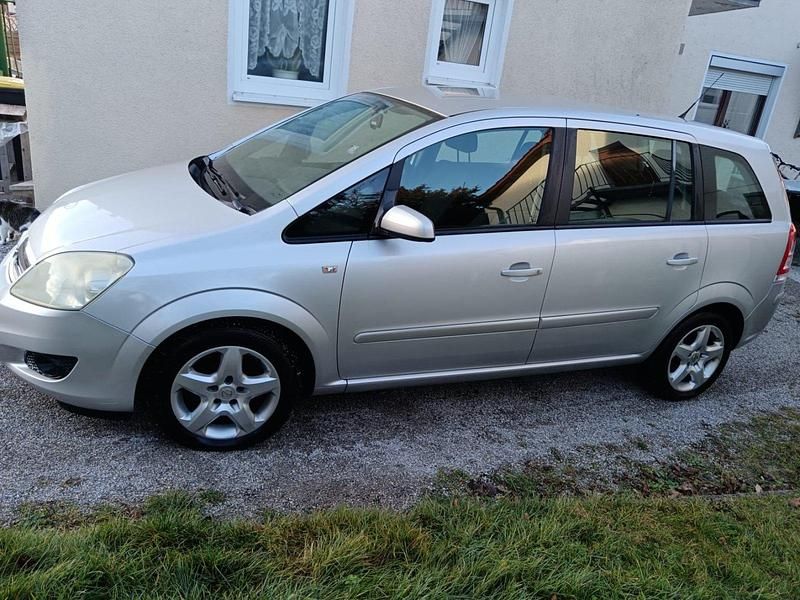 Gebraucht Opel Zafira Edition 101 PS (74 kW) 2008 Van / Kleinbus