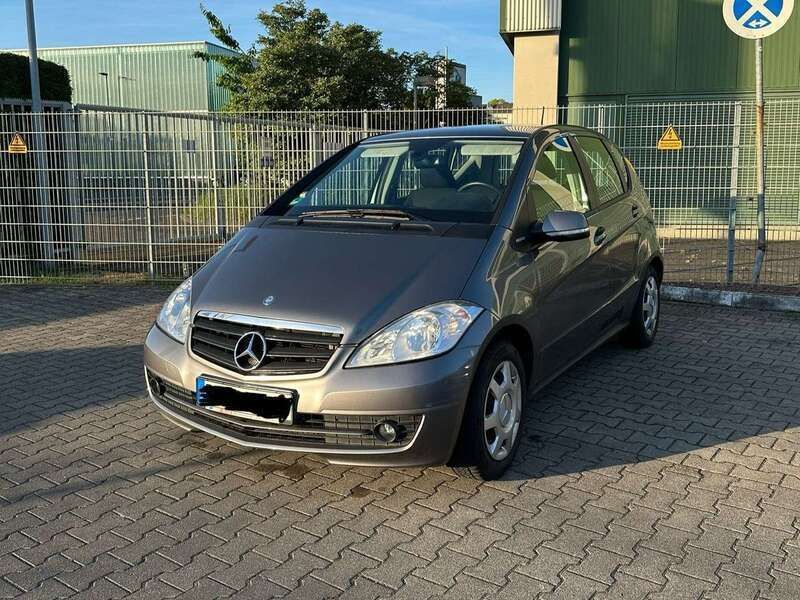 Grau Gebraucht 2010 Mercedes A160 Limousine | 6.299 € (Fairer Preis) - Bild 1/4