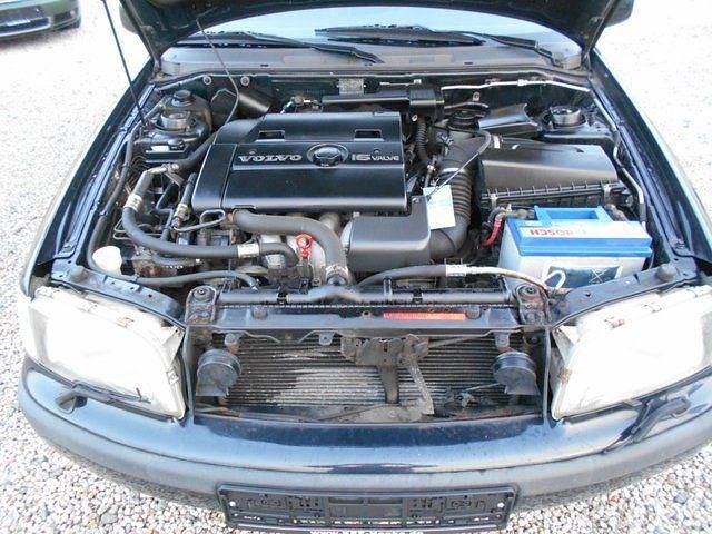 Gebraucht Volvo V40 140 PS (102 kW) 1999 Schwarz metallic Kombi