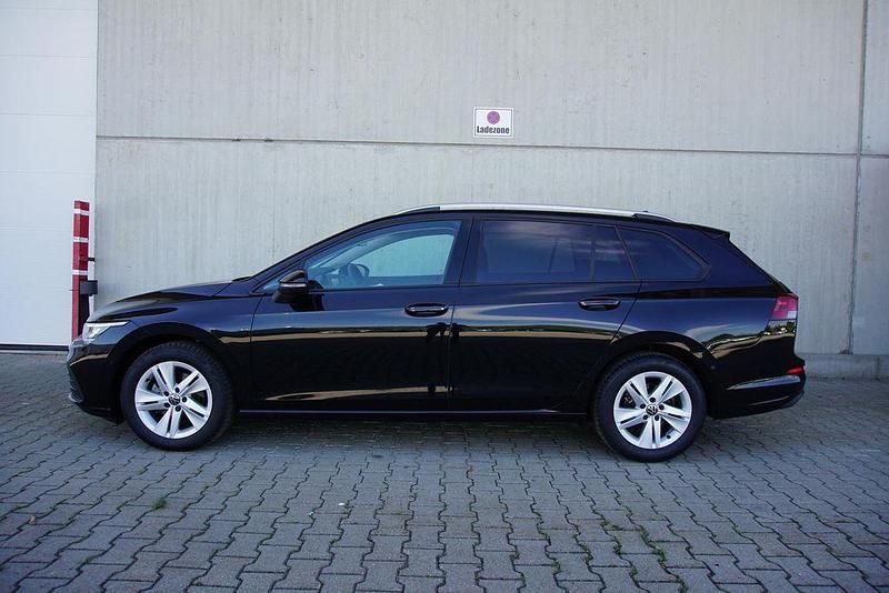Second-hand VW Golf VIII 110 CP (80 kW) 2024 Negru Break