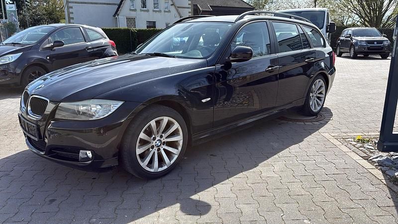 Gebraucht BMW 320 170 PS (125 kW) 2010 Schwarz Kombi