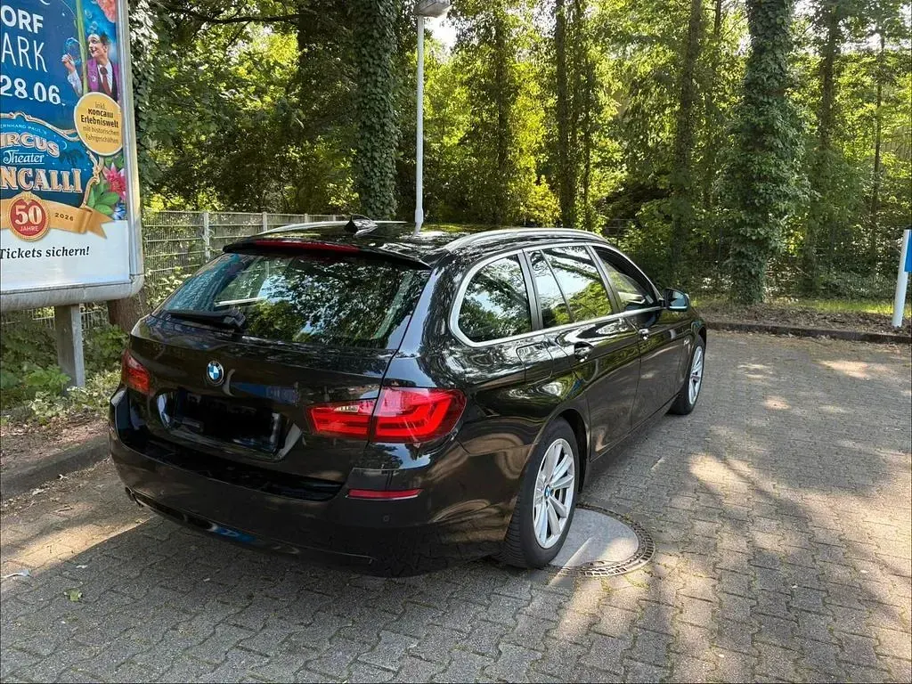 Gebraucht BMW 520 184 PS (135 kW) 2012 Schwarz Kombi