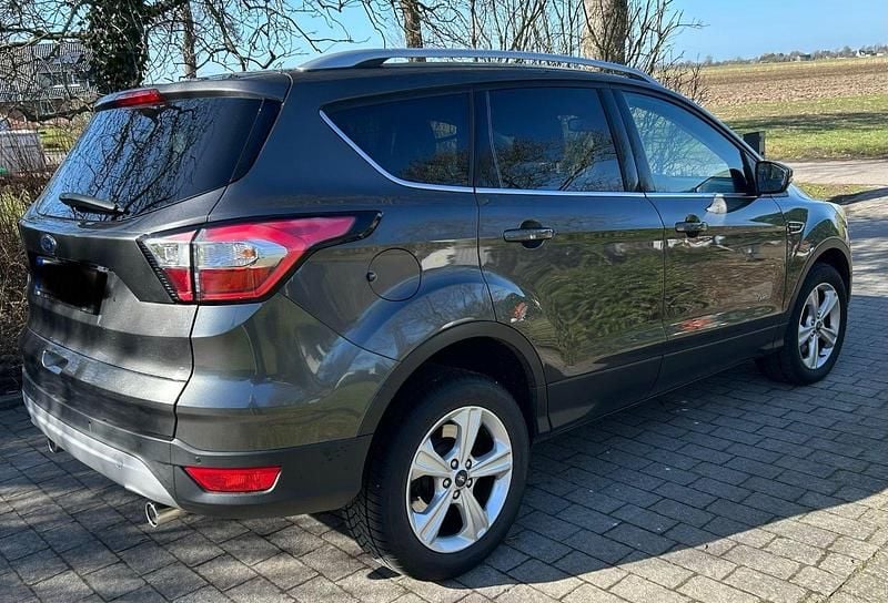 Usado Ford Kuga 179 HP (131 kW) 2017 Cinzento SUV