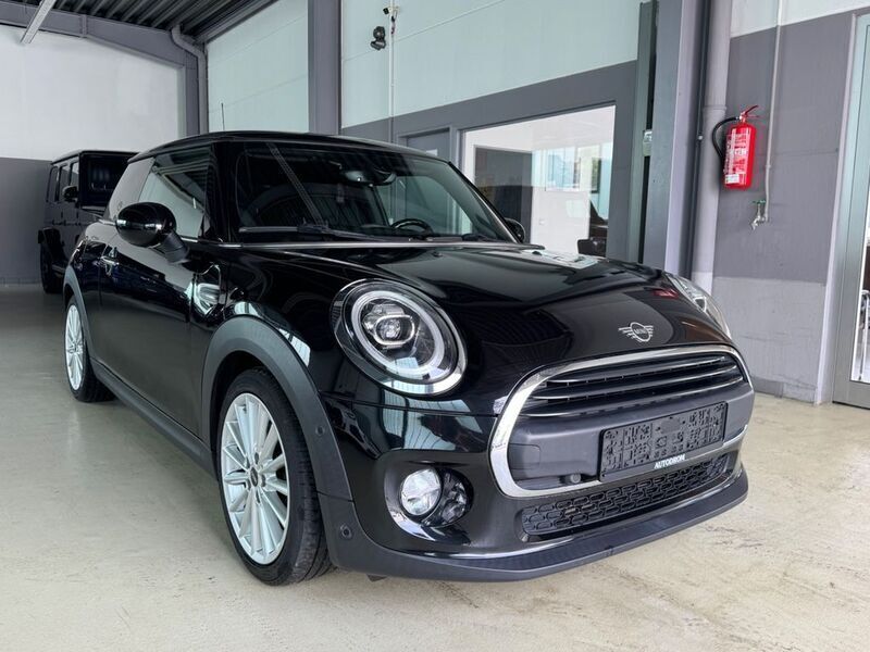 Midnight black metallic Gebraucht 2018 Mini ONE Chili Kleinwagen | 14.999 € (Fairer Preis) - Bild 1/4
