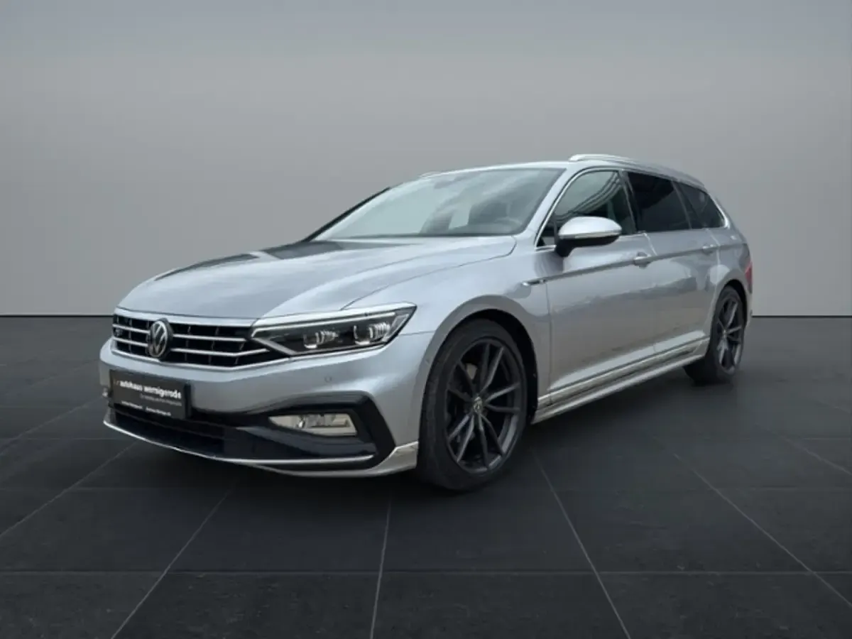 Usata VW Passat Elegance 200 CV (147 kW) 2024 Argento Station wagon