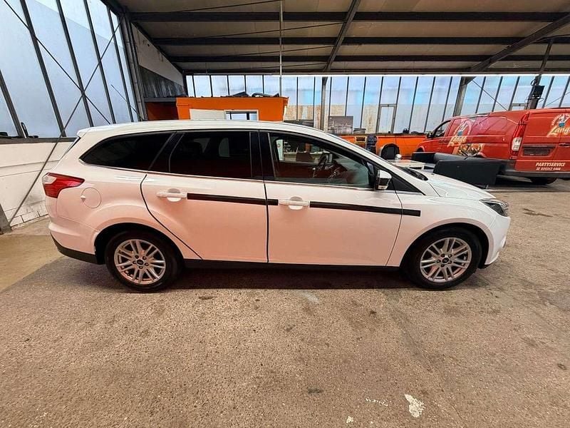 Gebraucht Ford Focus Titanium 125 PS (91 kW) 2012 Weiß Kombi