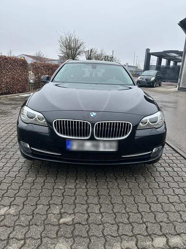 Gebraucht BMW 530 258 PS (189 kW) 2012 Schwarz Kombi