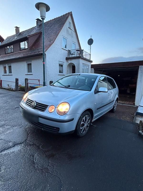 Gebraucht VW Polo 64 PS (47 kW) 2003 Silber Kleinwagen