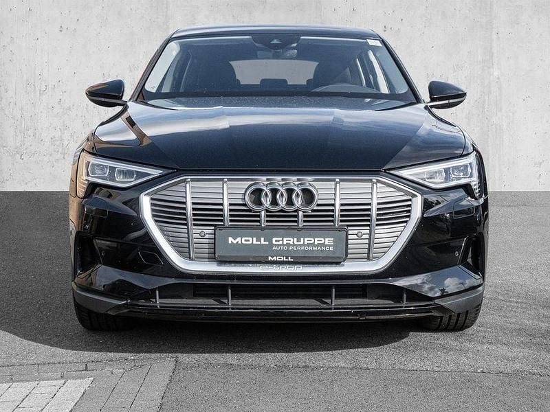 Gebraucht Audi e-tron Comfort 230 kW (313 PS) 2022 Brillantschwarz SUV