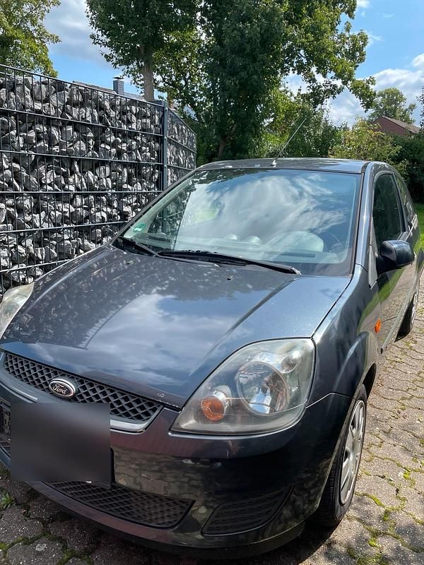 Grau Gebraucht 2007 Ford Fiesta Kleinwagen | 950 € (Guter Preis) - Bild 1/4