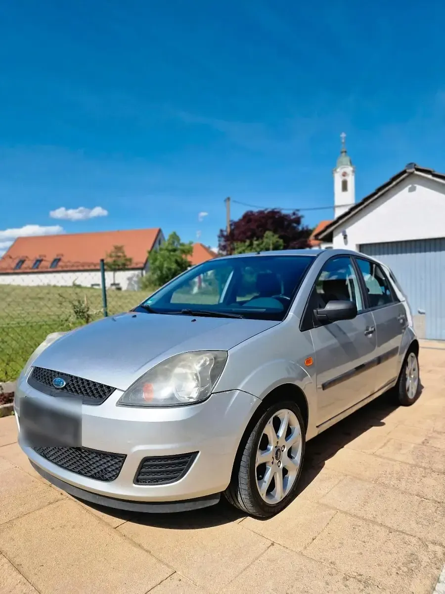 Gebraucht Ford Fiesta 69 PS (50 kW) 2008 Silber Kleinwagen