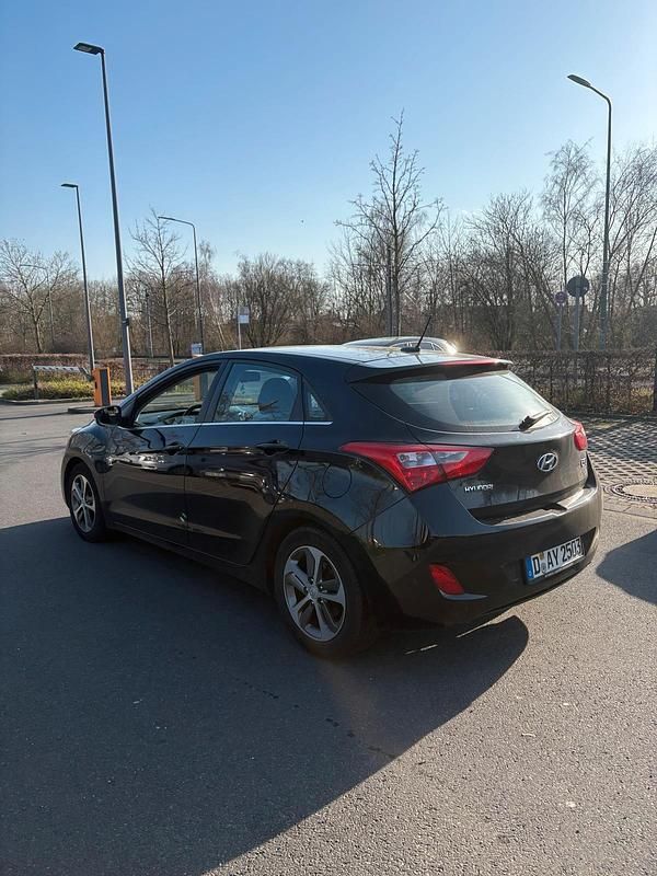 Gebraucht Hyundai i30 136 PS (100 kW) 2015 Schwarz Limousine