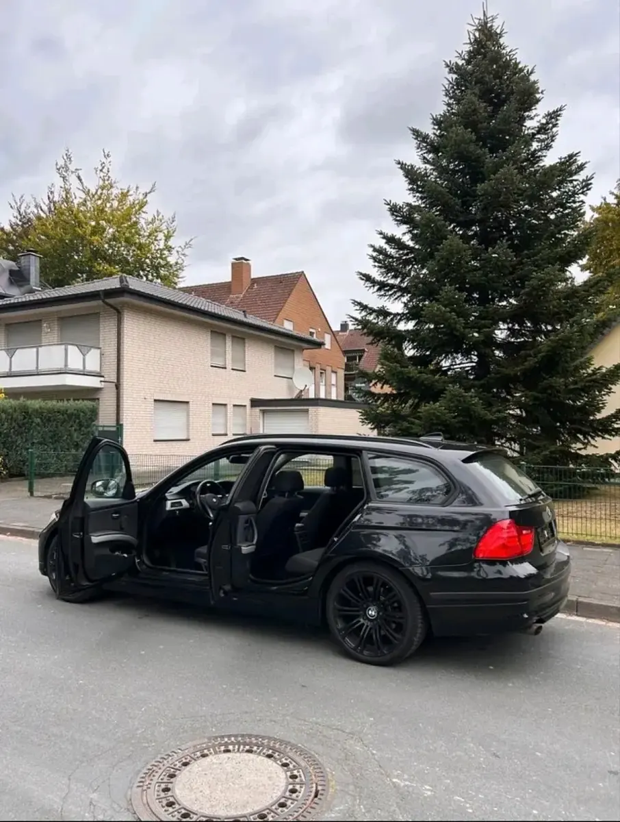 Gebraucht BMW 318 Sport Line 149 PS (109 kW) 2010 Schwarz Kombi