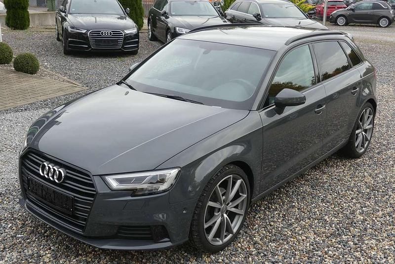 Nanograu Gebraucht 2018 Audi A3 Sportback Sport Kleinwagen | 18.950 € (Etwas zu teuer) - Bild 1/4