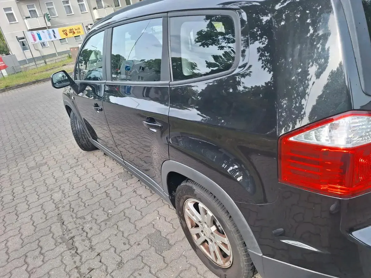 Gebraucht Chevrolet Orlando 163 PS (119 kW) 2011 Schwarz Van / Kleinbus