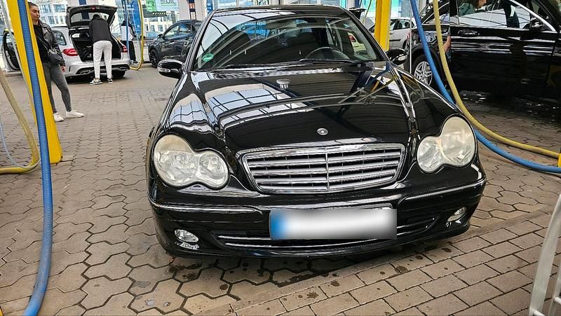 Gebraucht Mercedes C200 122 PS (89 kW) 2004 Schwarz Limousine
