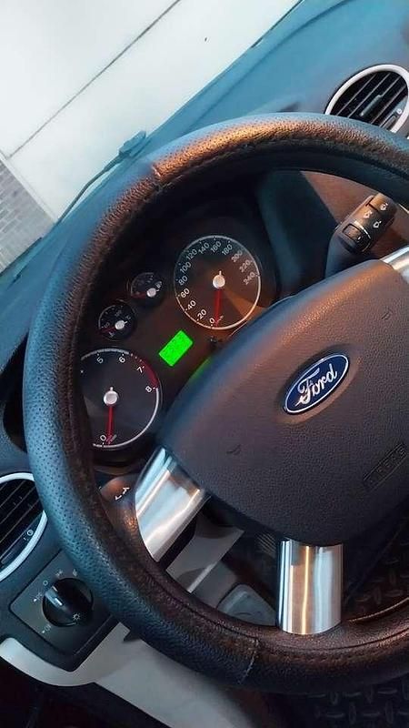 Gebraucht Ford Focus Trend 116 PS (85 kW) 2005 Kombi