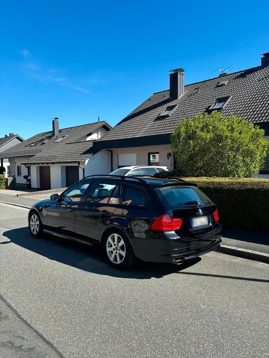 Gebraucht BMW 318 145 PS (106 kW) 2009 Schwarz Kombi