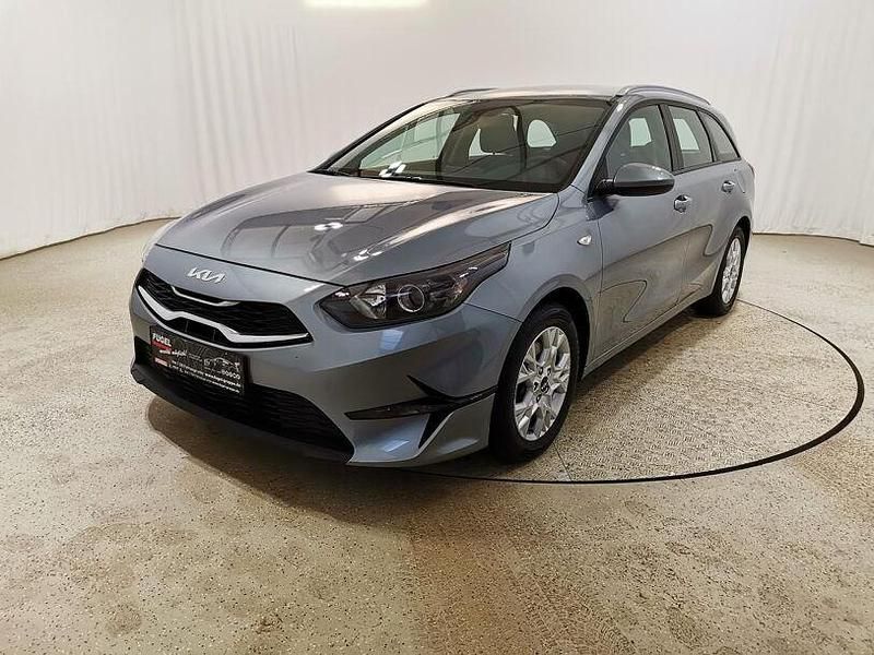 Gebraucht Kia Ceed Sportswagon Play 160 PS (117 kW) 2022 Lunar silber Kombi