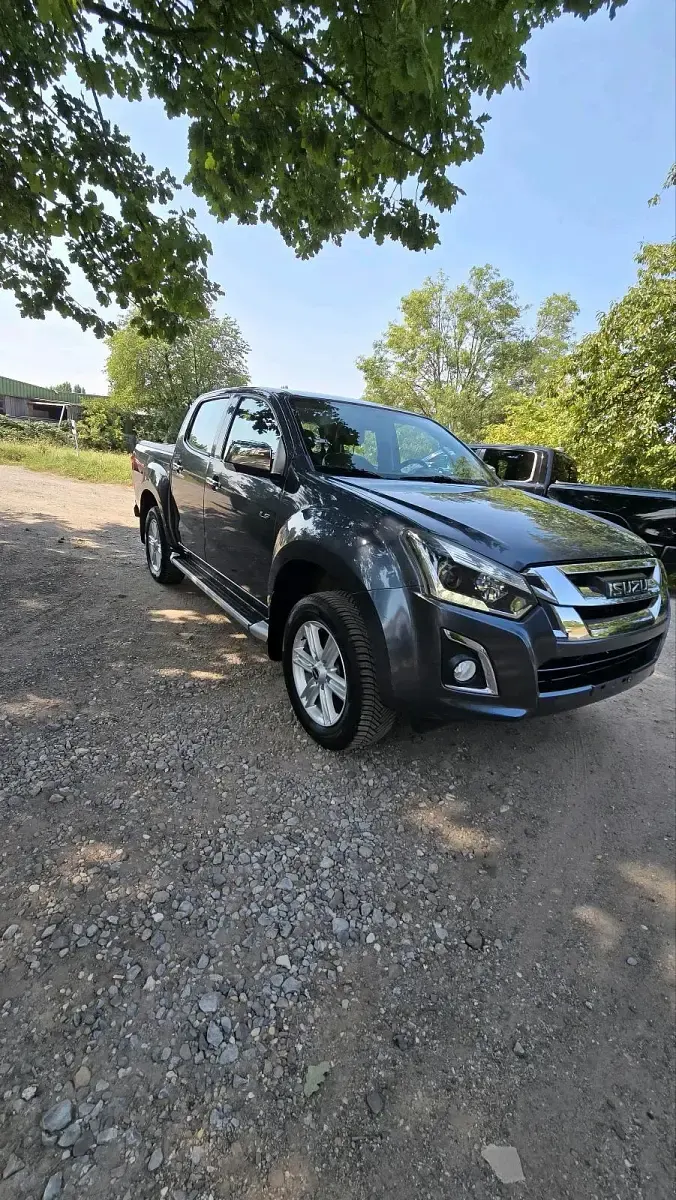 Gebraucht Isuzu D-Max 163 PS (119 kW) 2017 Grau Pickup