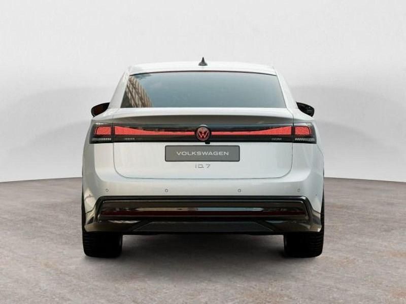 Gebraucht VW ID.7 Pro 210 kW (286 PS) 2025 Gletscherweiß metallic Kleinwagen