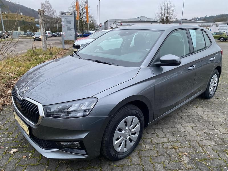 Neu Skoda Fabia Selection 95 PS (69 kW) 2025 Graphitgrau metallic Limousine