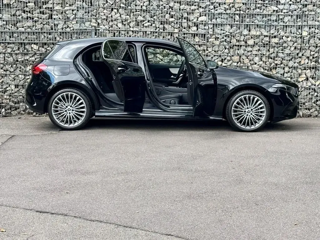 Neu Mercedes A250 AMG 163 PS (119 kW) 2026 Schwarz Limousine
