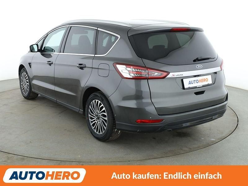 Gebraucht Ford S-MAX Titanium 165 PS (121 kW) 2019 Grau Van / Kleinbus