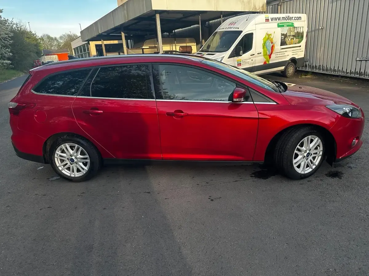 Gebraucht Ford Focus 125 PS (91 kW) 2013 Rot Kombi