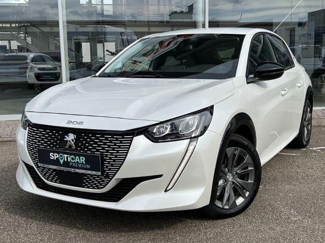 Weiss Gebraucht 2022 Peugeot e-208 Allure Kleinwagen | 19.980 € (Teuer) - Bild 1/4