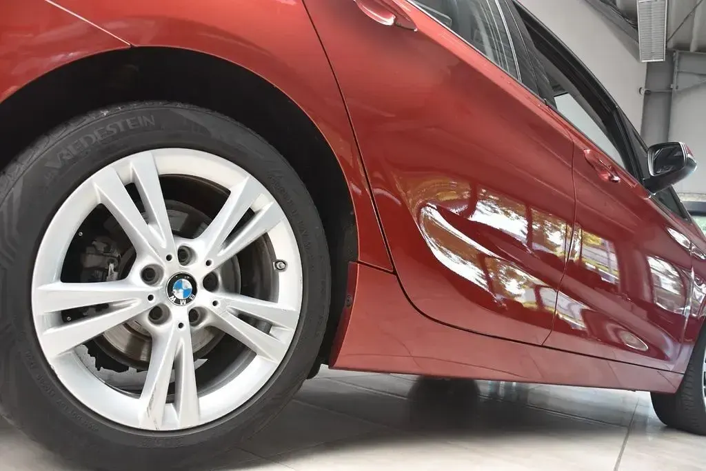 Gebraucht BMW 218 Advantage 140 PS (102 kW) 2019 Rot metallic Van / Kleinbus
