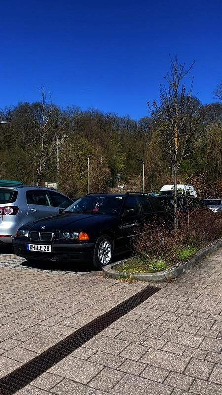 Schwarz Gebraucht 1998 BMW 316 Kombi | 3.750 € - Bild 1/4
