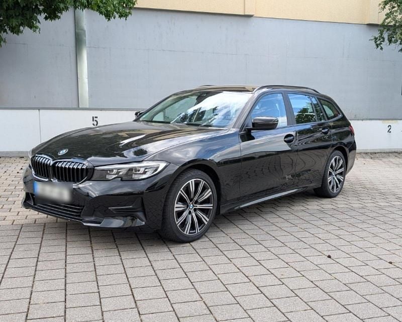 Schwarz Gebraucht 2020 BMW 320 Kombi | 25.500 € (Superpreis) - Bild 1/4