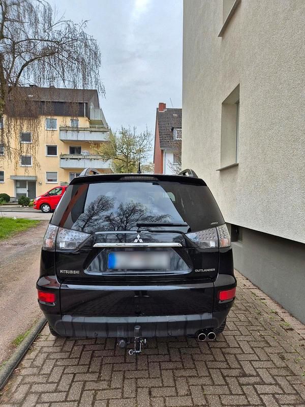 Gebraucht Mitsubishi Outlander 185 PS (136 kW) 2011 Schwarz SUV