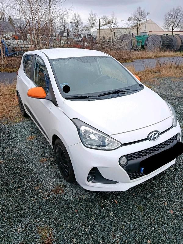 Gebraucht Hyundai i10 83 PS (61 kW) 2017 Weiß Kleinwagen