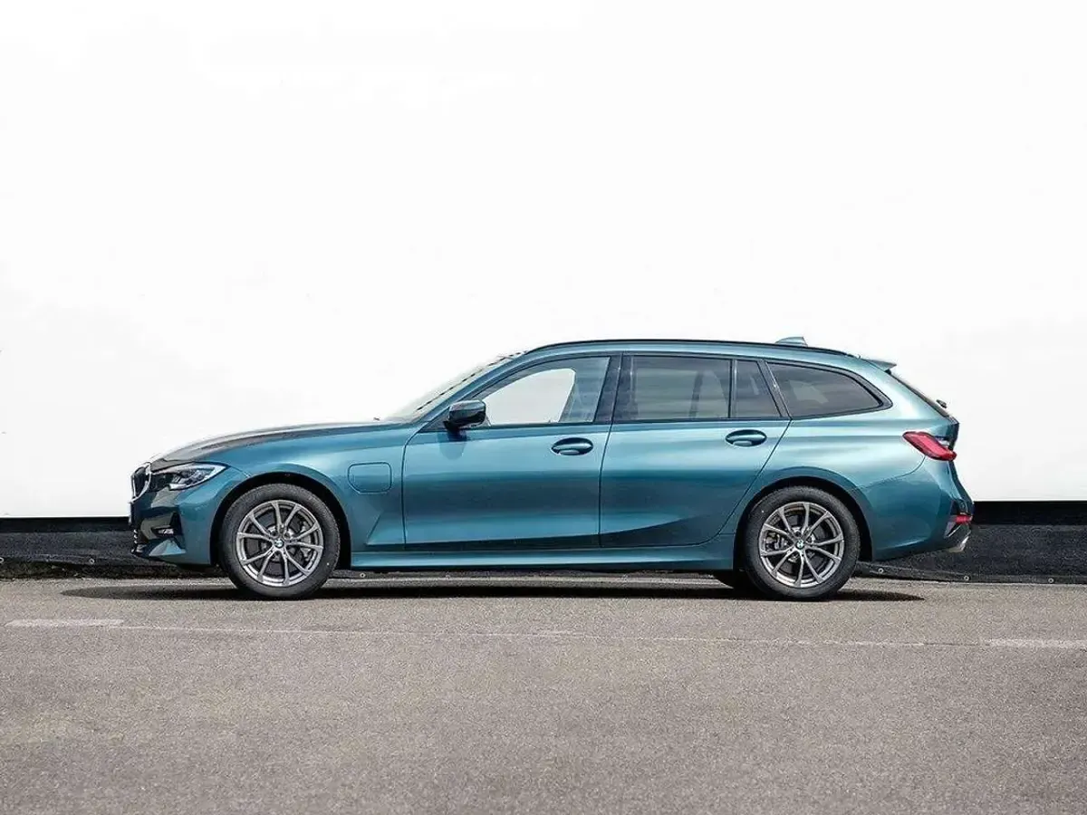 Gebraucht BMW 330e Sport Line 184 PS (135 kW) 2020 Kombi