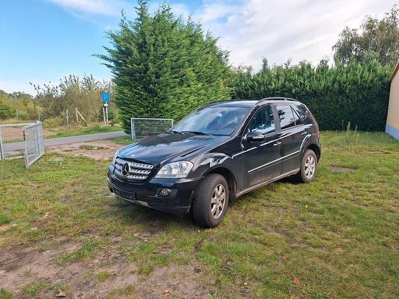 Gebraucht Mercedes ML320 224 PS (164 kW) 2005 Schwarz SUV