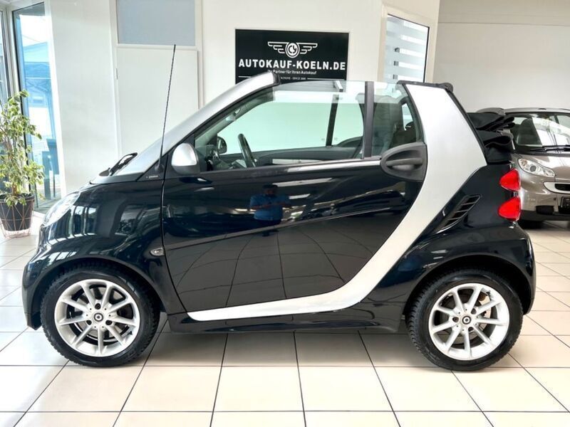 Schwarz Gebraucht 2013 Smart ForTwo Cabrio Passion Cabrio | 9.990 € (Teuer) - Bild 1/4