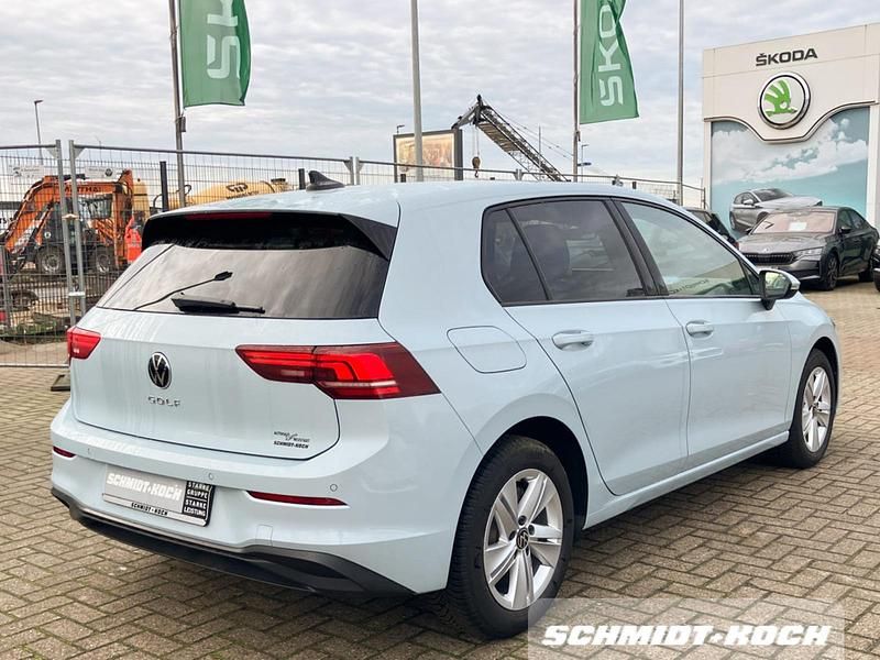 Gebraucht VW Golf VIII S 116 PS (85 kW) 2024 Crystaliceblue (blau) Limousine