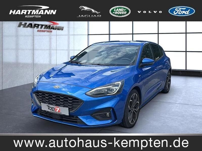 Dynamicblau Gebraucht 2021 Ford Focus ST-Line X Limousine | 18.450 € (Superpreis) - Bild 1/4