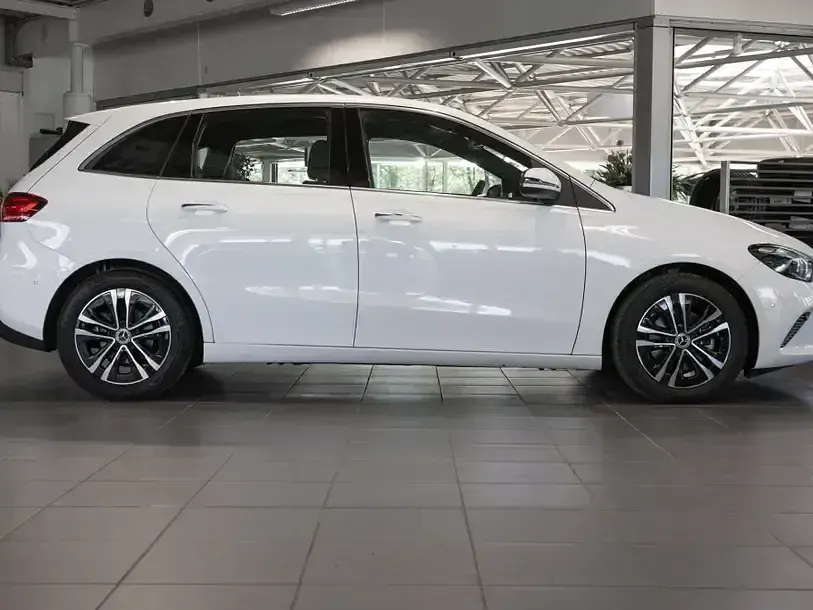 Gebraucht Mercedes B200 Progressive 150 PS (110 kW) 2025 Weiß Van / Kleinbus