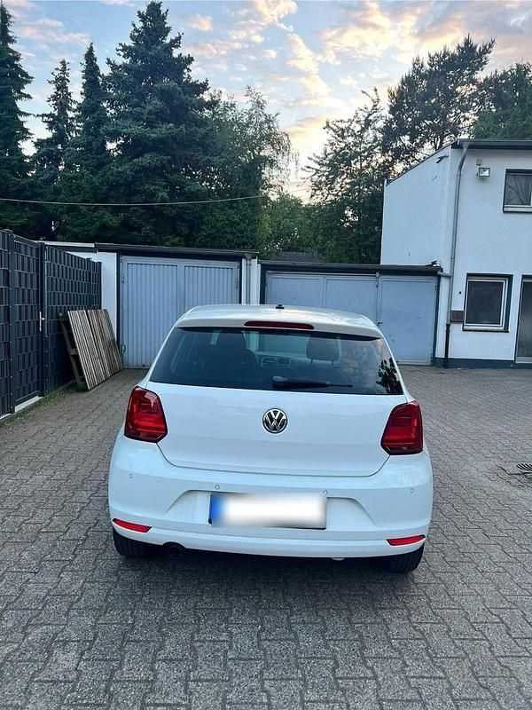 Gebraucht VW Polo Allstar 90 PS (66 kW) 2015 Weiß Limousine