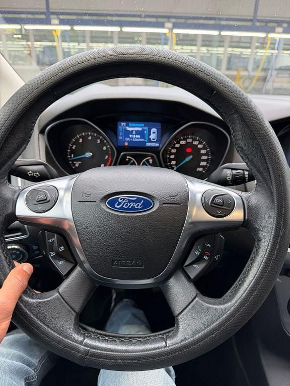 Gebraucht Ford Focus Titanium 150 PS (110 kW) 2011 Silber Limousine