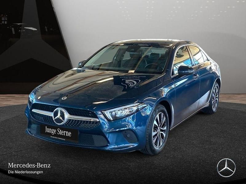 Gebraucht Mercedes A200 Progressive 150 PS (110 kW) 2022 Blau Limousine