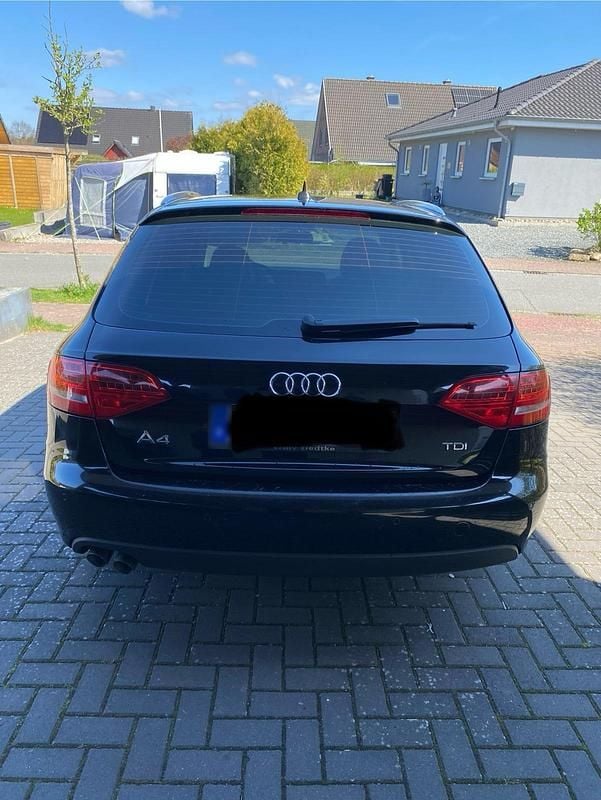 Second-hand Audi A4 140 CP (102 kW) 2011 Negru Break