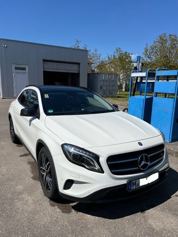Weiß Gebraucht 2014 Mercedes GLA220 SUV | 12.500 € (Guter Preis) - Bild 1/4
