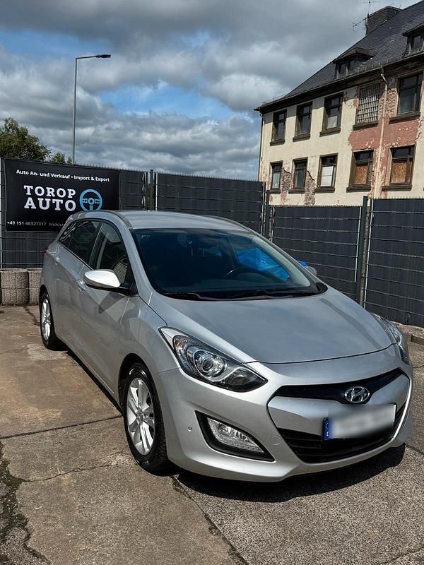Silber Gebraucht 2014 Hyundai i30 Kombi | 8.000 € (Fairer Preis) - Bild 1/4