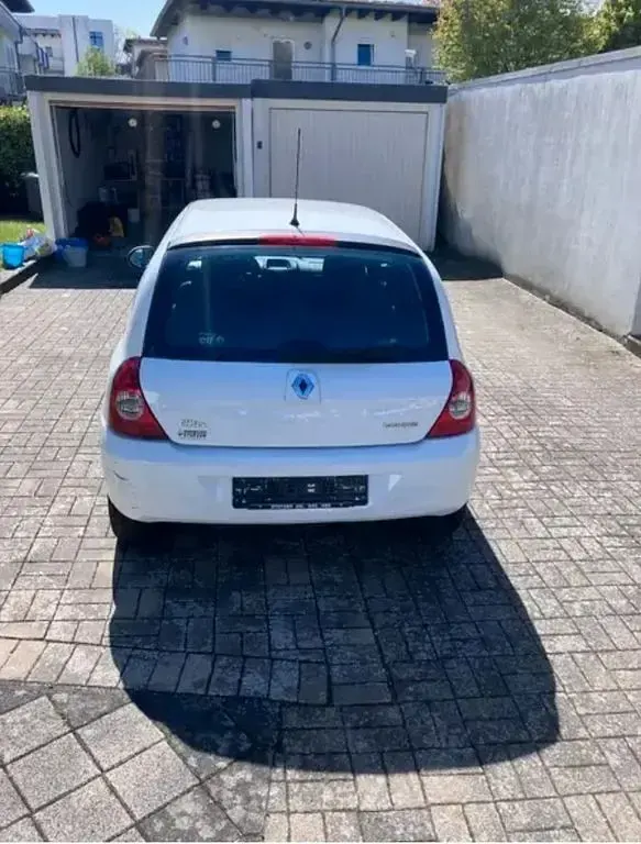 Gebraucht Renault Clio Authentique 58 PS (42 kW) 2010 Weiß Kleinwagen