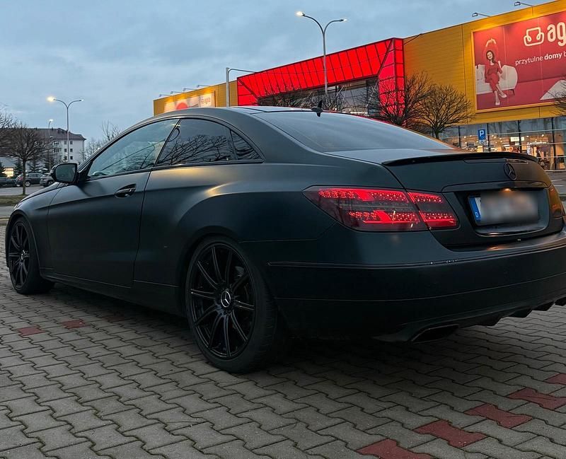 Grün Gebraucht 2009 Mercedes E500 Coupé | 11.000 € (Superpreis) - Bild 1/4