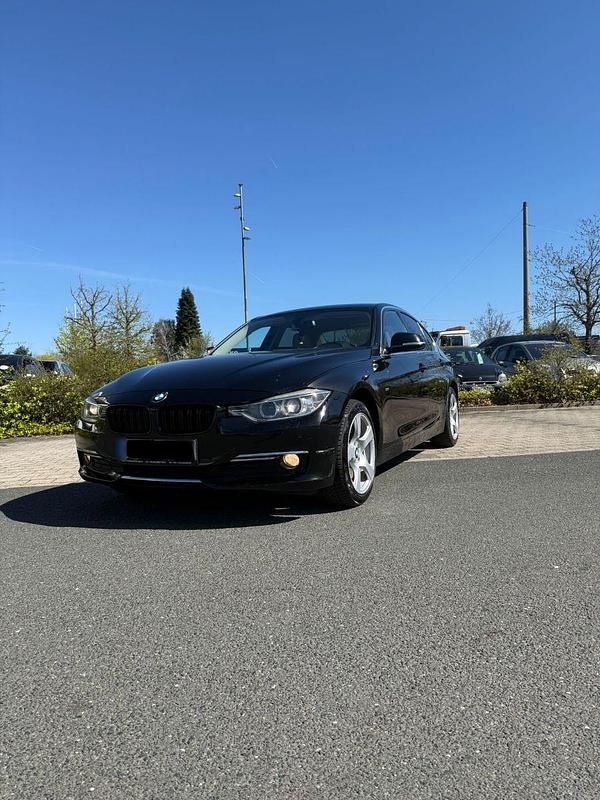 Gebraucht BMW 320 184 PS (135 kW) 2013 Schwarz Limousine